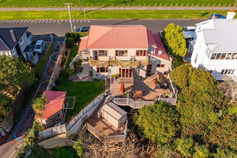 Photo of property in 25 Rogan Street, New Plymouth, 4310