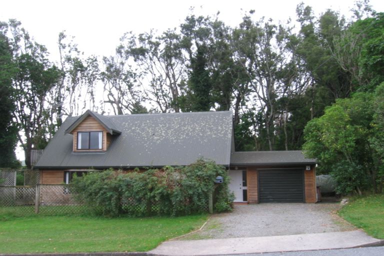 Photo of property in 9b Kakariki Grove, Waikanae, 5036