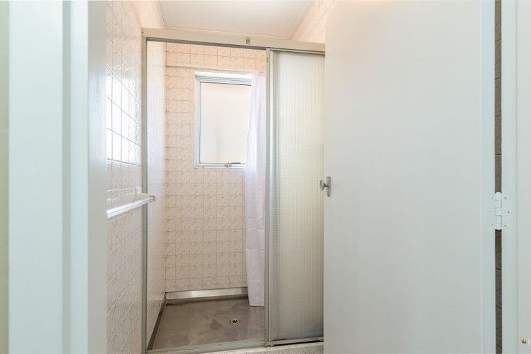 Photo of property in 5 Peach Tree Grove, Maungaraki, Lower Hutt, 5010