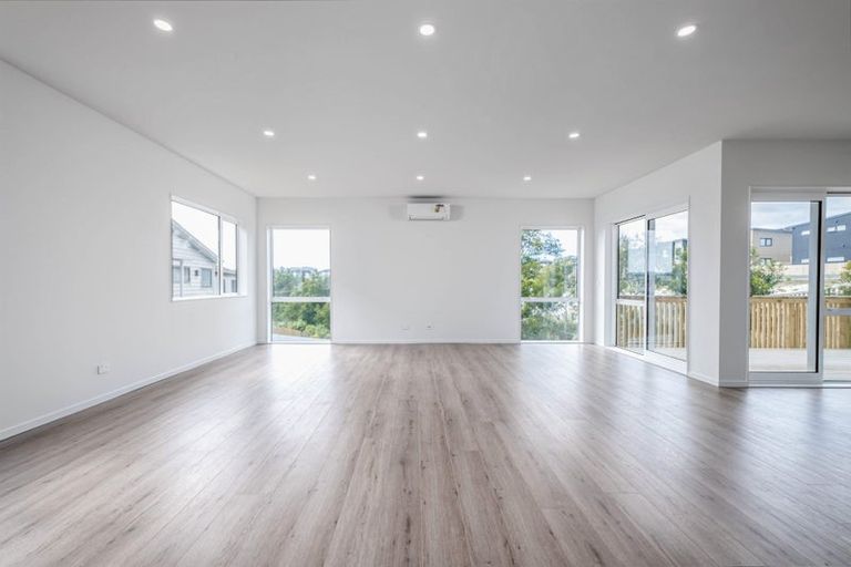 Photo of property in 36 Baumea Rise, Massey, Auckland, 0614