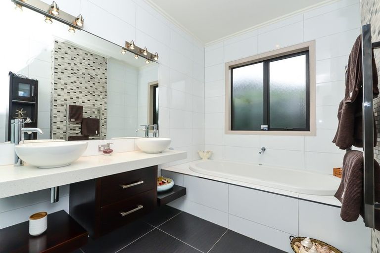 Photo of property in 11 Johnnybro Place, Rototuna North, Hamilton, 3210