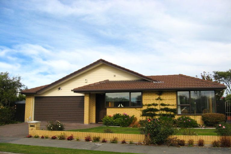 Photo of property in 2/2 Kumai Place, Sockburn, Christchurch, 8042