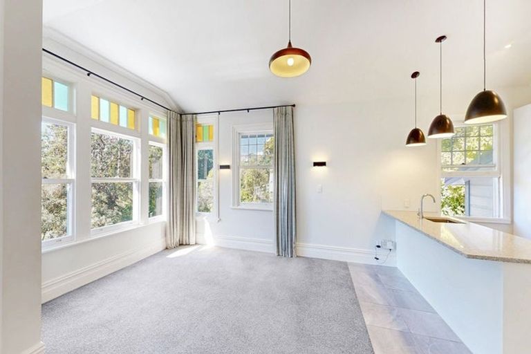 Photo of property in 44 Aurora Terrace, Kelburn, Wellington, 6012