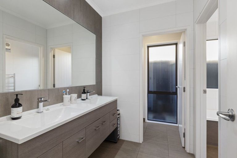 Photo of property in 67 Ina Ville Drive, Pukekohe, 2120