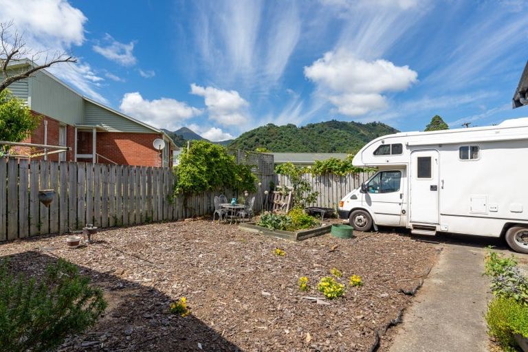 Photo of property in 16 Wairau Road, Picton, 7220