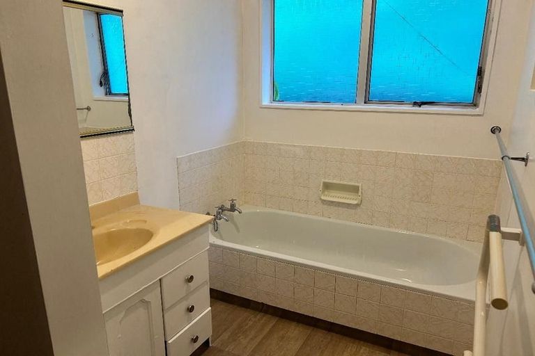 Photo of property in 6 Rajkot Terrace, Broadmeadows, Wellington, 6035