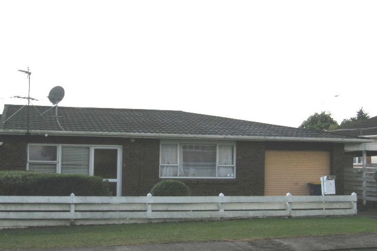 Photo of property in 1 Fairdene Avenue, Henderson, Auckland, 0610