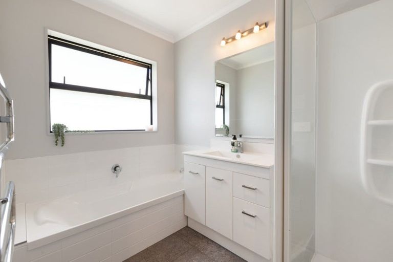 Photo of property in 182 Ballintoy Park Drive, Welcome Bay, Tauranga, 3175