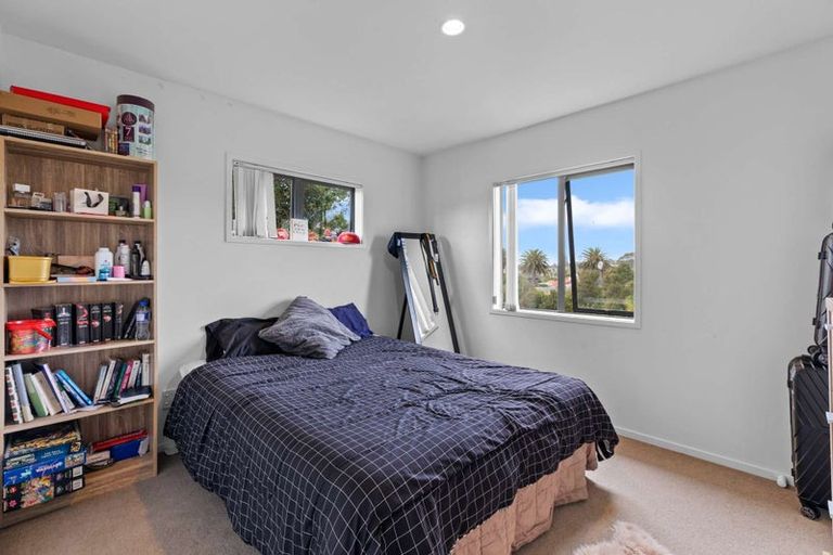 Photo of property in 4/36 West Coast Road, Glen Eden, Auckland, 0602