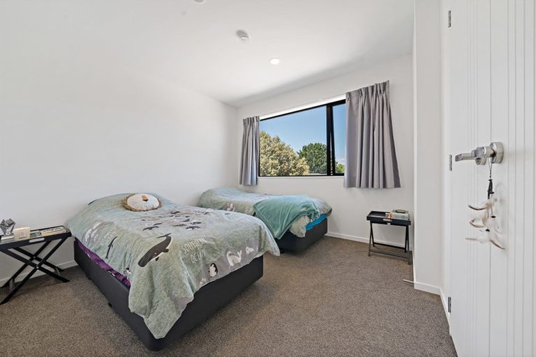 Photo of property in 17 Waru Lane, Te Atatu Peninsula, Auckland, 0610