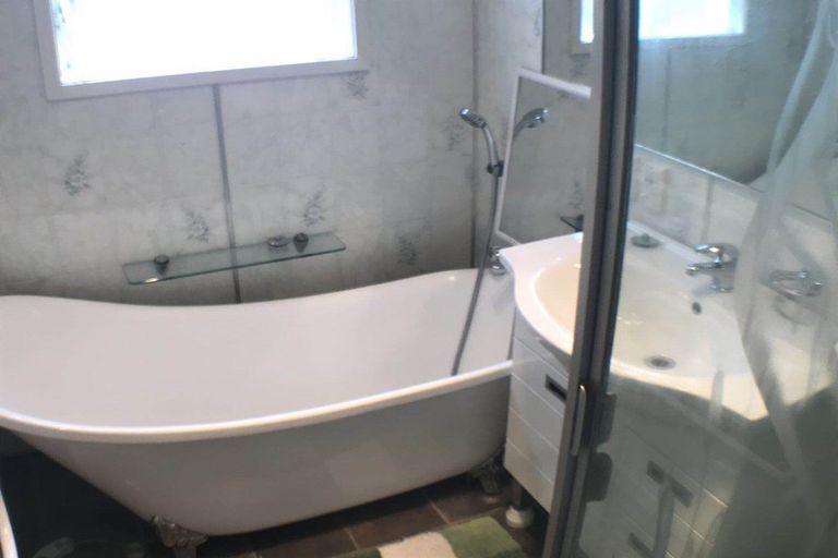 Photo of property in 1/111 Tirimoana Road, Te Atatu South, Auckland, 0602