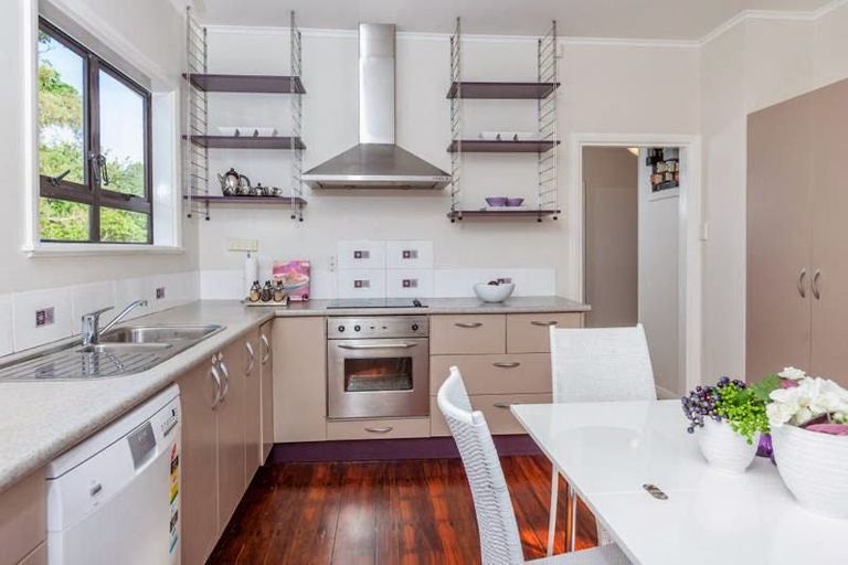 Photo of property in 22 Kiwitea Street, Sandringham, Auckland, 1041