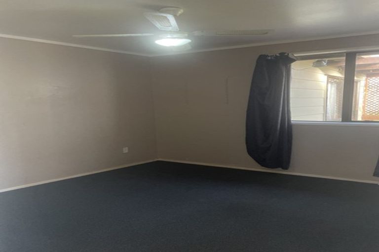Photo of property in 10 Faram Place, Massey, Auckland, 0614