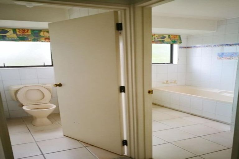 Photo of property in 30 Glucina Avenue, West Harbour, Auckland, 0618