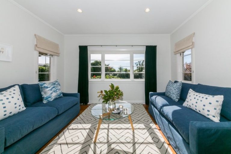 Photo of property in 15 Gillean Street, Havelock North, 4130