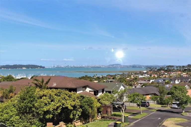 Photo of property in 17 Soling Place, West Harbour, Auckland, 0618