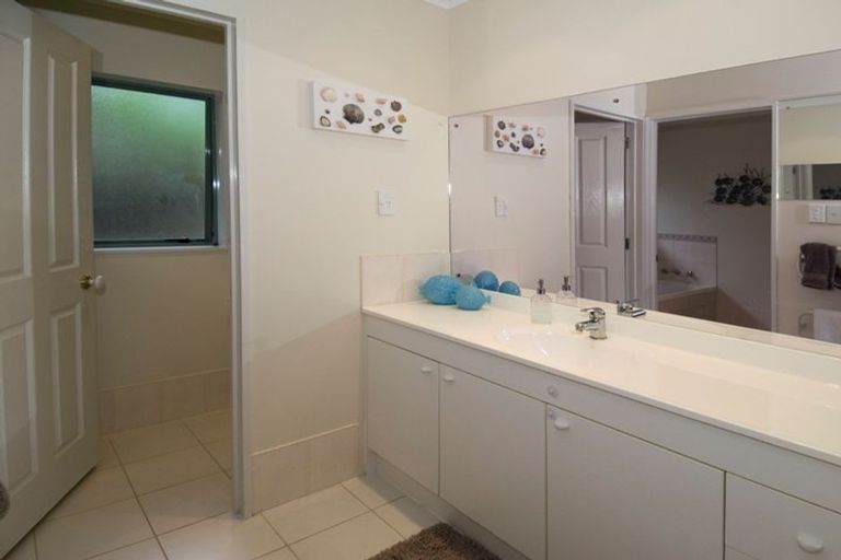 Photo of property in 66 Bob Charles Drive, Golflands, Auckland, 2013