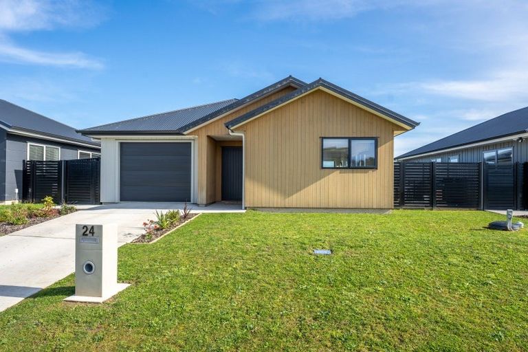 Photo of property in 24 Enereta Road, Otaki, 5512