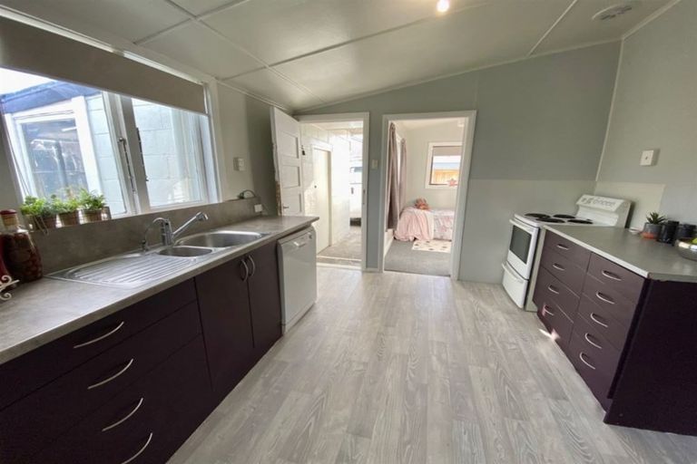 Photo of property in 16 Lanark Street, Balclutha, 9230