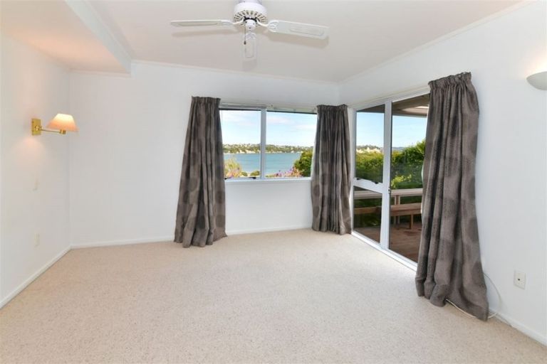 Photo of property in 22a Tindalls Bay Road, Tindalls Beach, Whangaparaoa, 0930