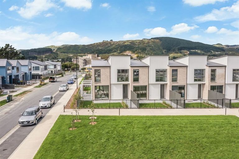 Photo of property in 2 Tokitoki Way, Kenepuru, Porirua, 5022