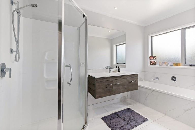 Photo of property in 14 Malbec Place, Huapai, Kumeu, 0810