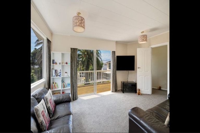 Photo of property in 55 Teoti Street, Paraparaumu Beach, Paraparaumu, 5032