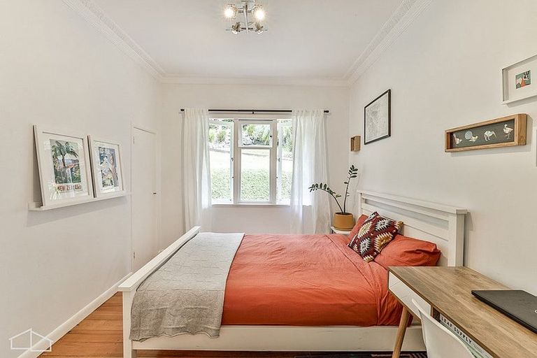 Photo of property in 46 Otitori Bay Road, Titirangi, Auckland, 0604