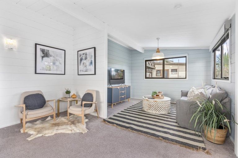 Photo of property in 71 Heta Road, Highlands Park, New Plymouth, 4312