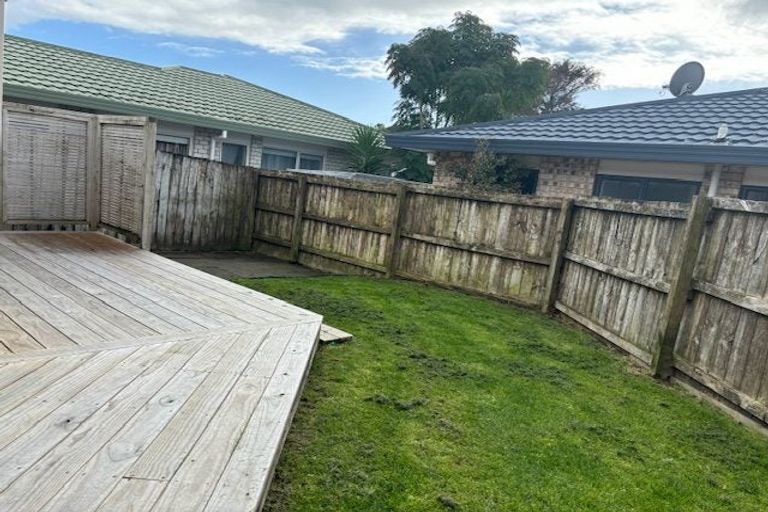 Photo of property in 1/20 Greta Place, Stanmore Bay, Whangaparaoa, 0932