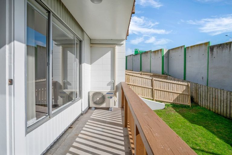 Photo of property in 2/34a Parr Road South, Point Chevalier, Auckland, 1025