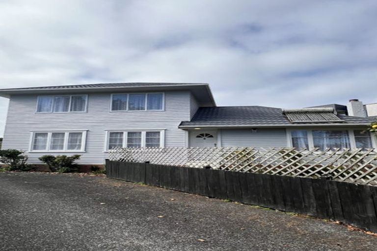 Photo of property in 32 Essex Street, Te Atatu South, Auckland, 0610