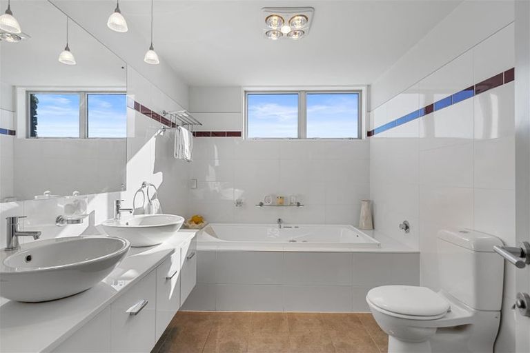 Photo of property in 4 Gazelle Lane, Redcliffs, Christchurch, 8081