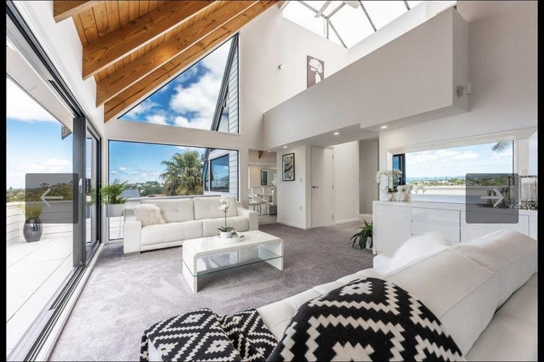 Photo of property in 2/6 Calypso Place, Rothesay Bay, Auckland, 0630