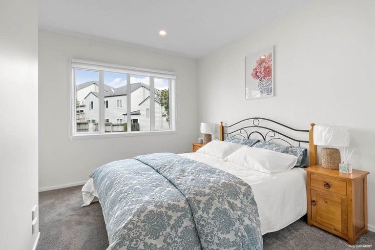 Photo of property in 7/30 John Jennings Drive, Oteha, Auckland, 0632