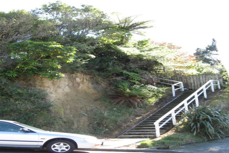 Photo of property in 10 Stella Grove, Newlands, Wellington, 6037