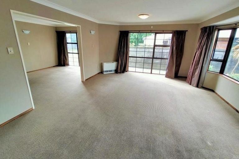 Photo of property in 100 Russell Street, Palmerston North, 4414