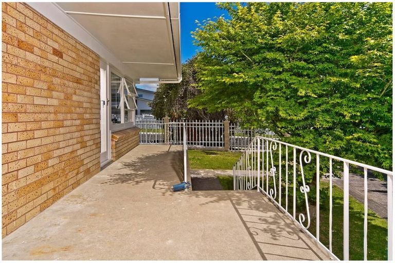 Photo of property in 9 Blakeborough Drive, Forrest Hill, Auckland, 0620