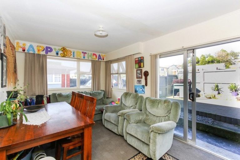 Photo of property in 1/306 Devon Street West, New Plymouth, 4310