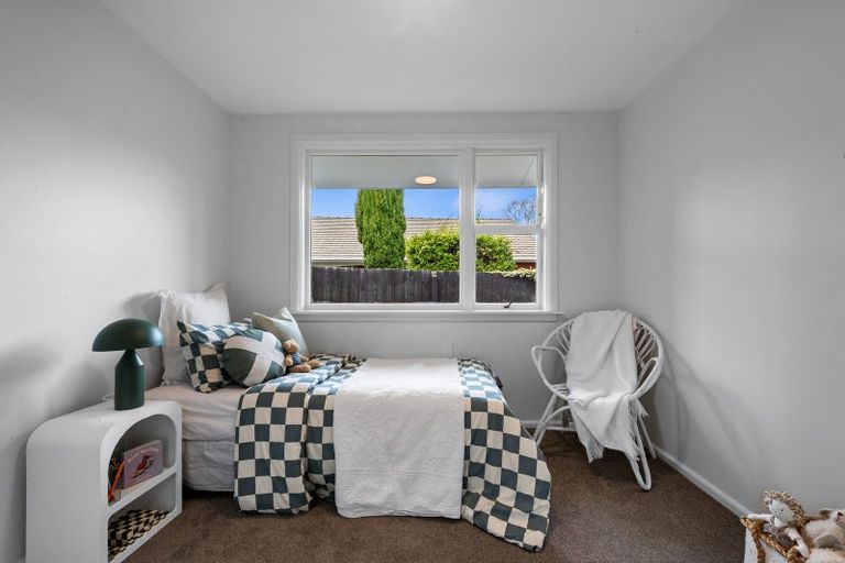 Photo of property in 2 Ilfracombe Place, Burnside, Christchurch, 8053