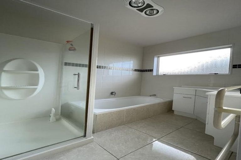 Photo of property in 1/6 Phillip Parade, Forrest Hill, Auckland, 0620