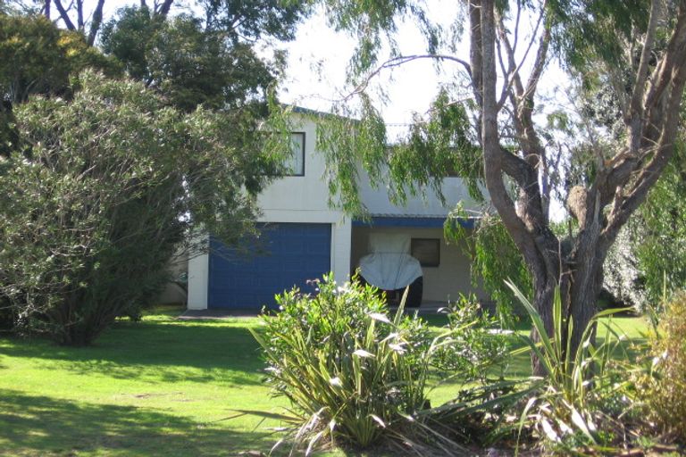 Photo of property in 23 Banks Street, Cooks Beach, Whitianga, 3591