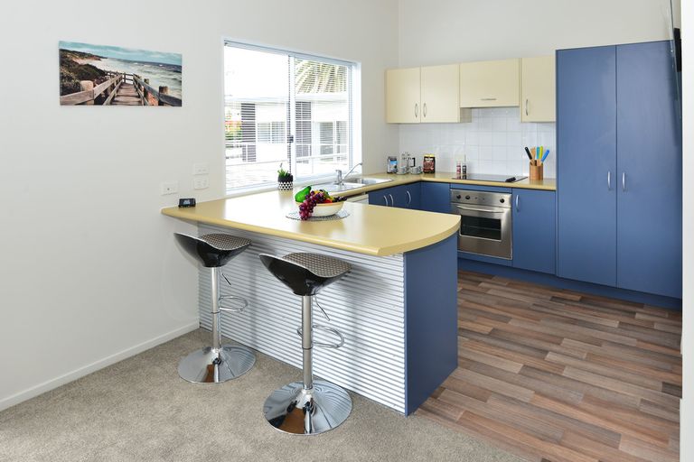 Photo of property in 5 Waiwera Place, Waiwera, Orewa, 0994