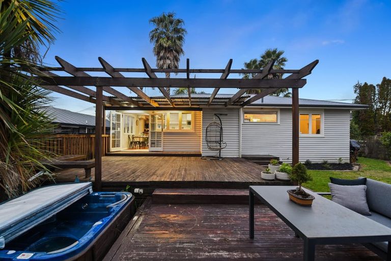 Photo of property in 17 Kingsway Crescent, Forest Lake, Hamilton, 3200