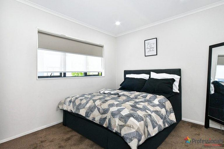 Photo of property in 4225a Great North Road, Glendene, Auckland, 0602