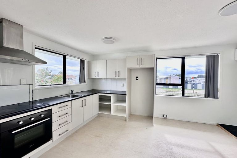 Photo of property in 38 Burundi Avenue, Clendon Park, Auckland, 2103