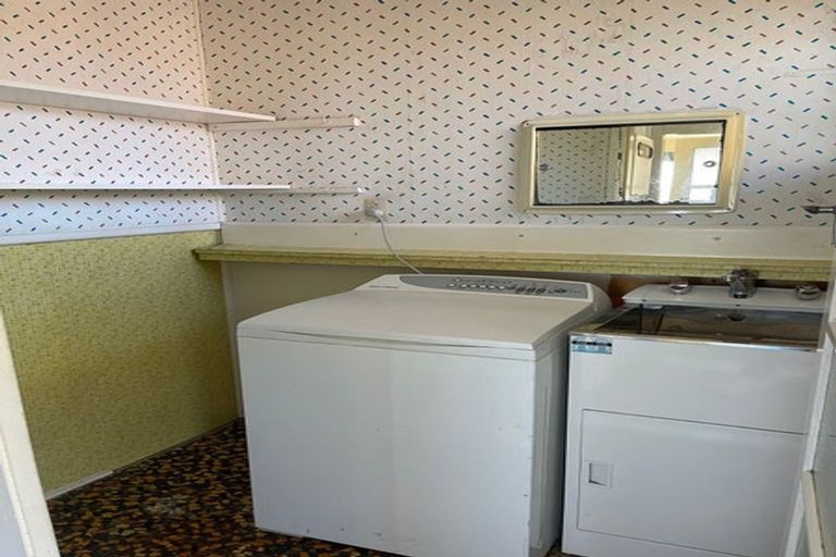 Photo of property in 16 Madison Place, Forrest Hill, Auckland, 0620