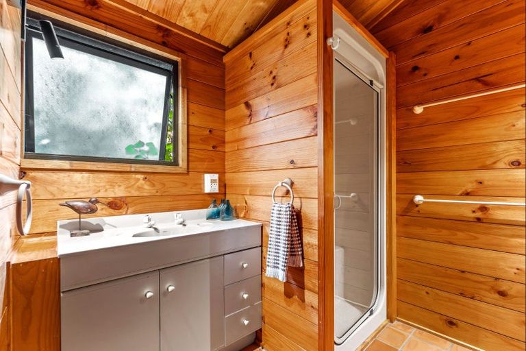 Photo of property in 16 Clinton Road, Tawharanui Peninsula, Matakana, 0986