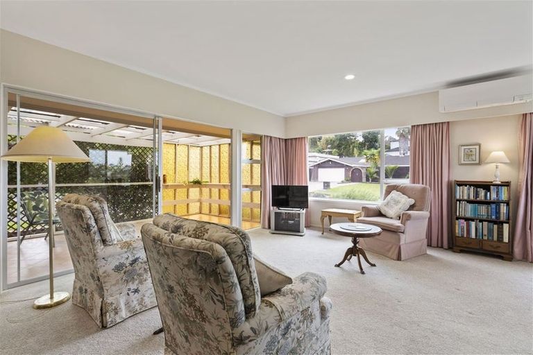 Photo of property in 10 King Richard Place, Browns Bay, Auckland, 0630