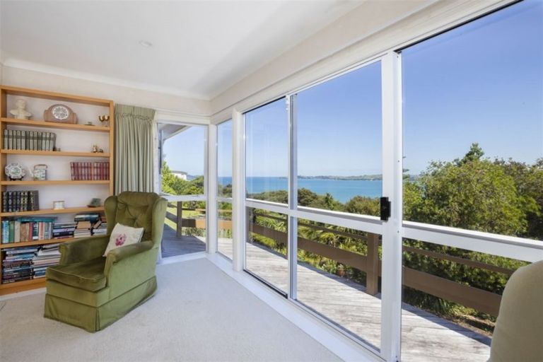 Photo of property in 6 Puriri Place, Sandspit, Warkworth, 0982